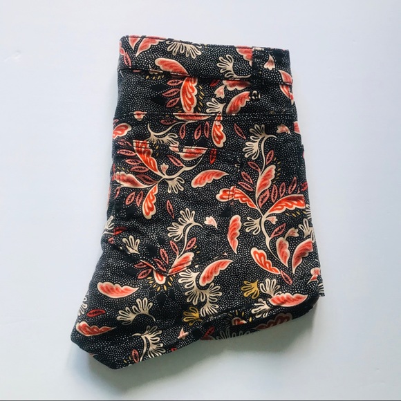 H&M Patterned Shorts - Picture 3 of 4